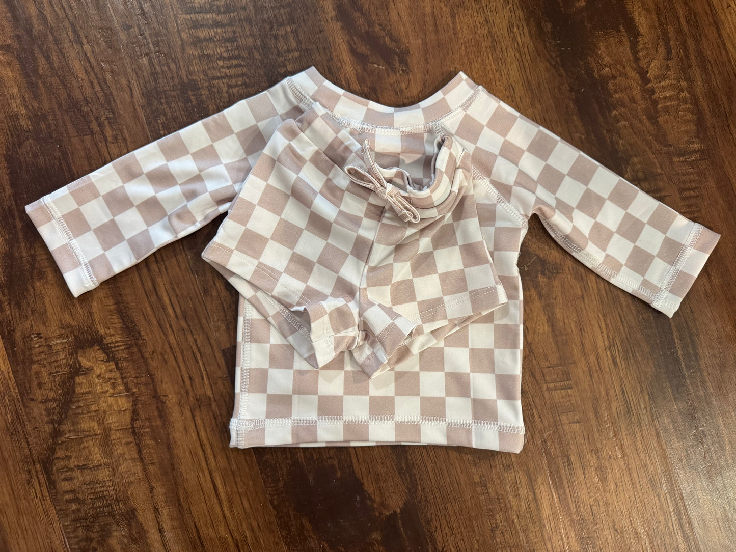 Checkered rash guard swim set
