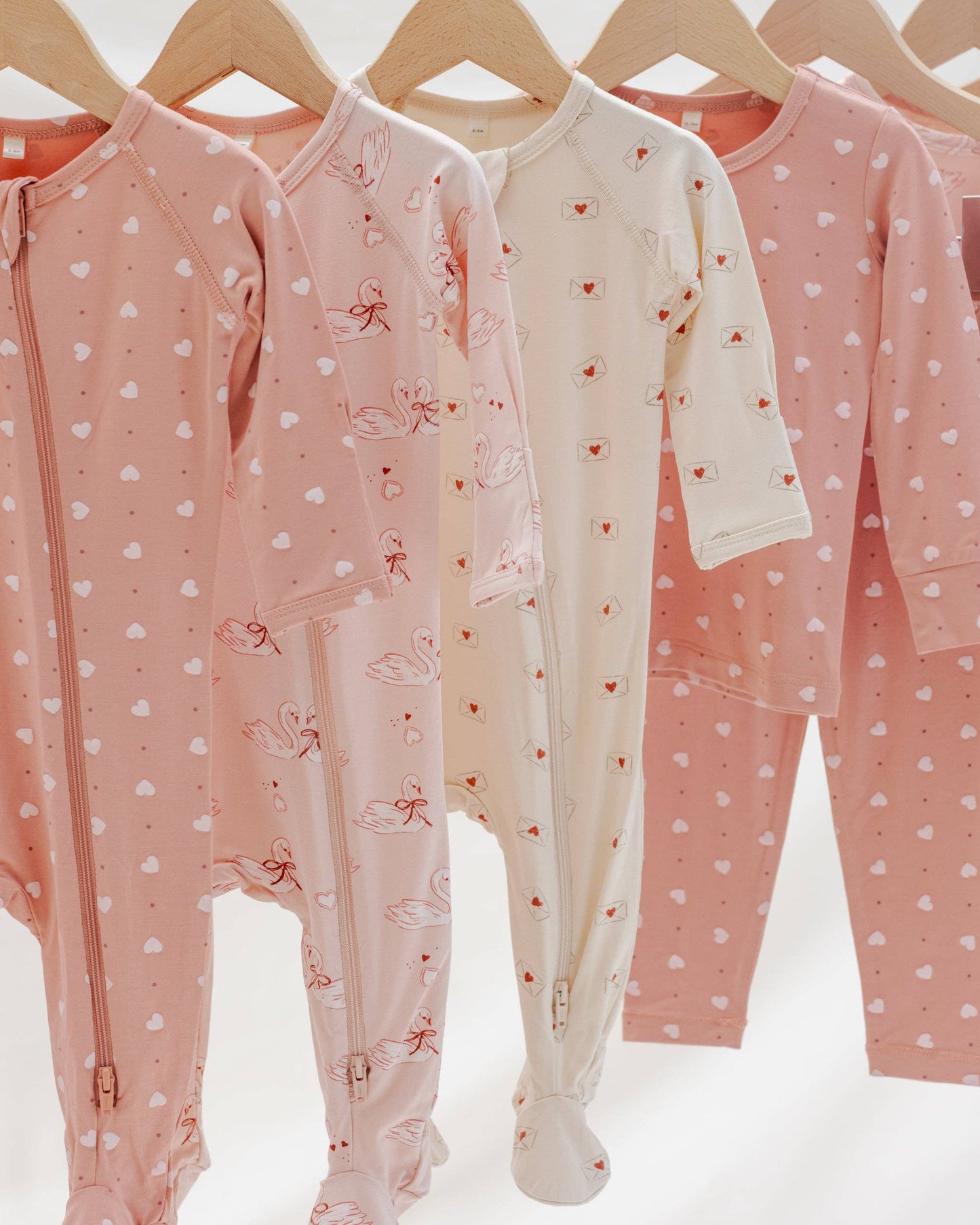 Bamboo Zip Footie || Swans