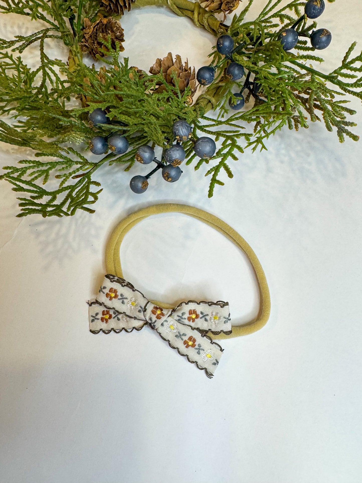 Skinny scalloped floral