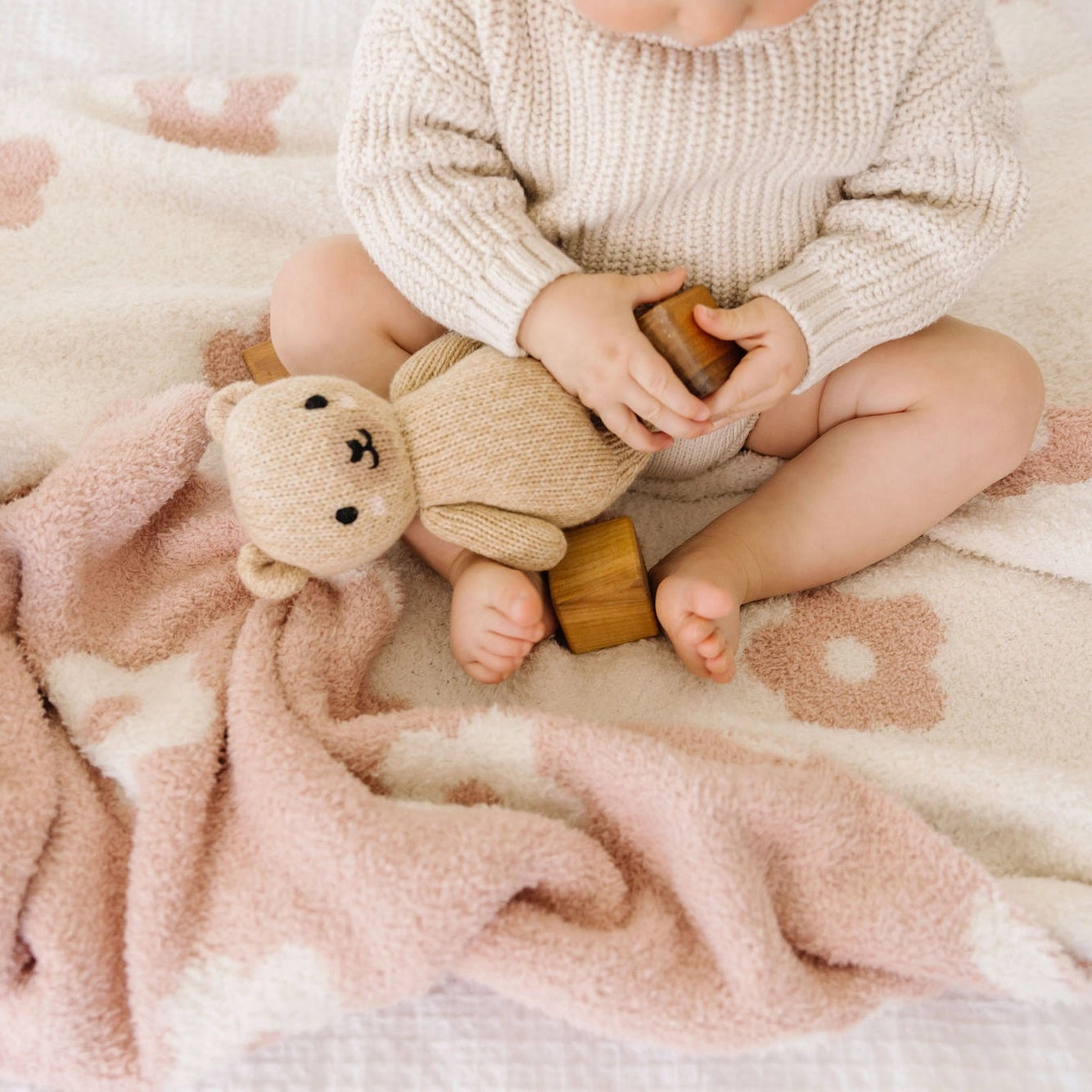 Pink Daisy Blush Blanket